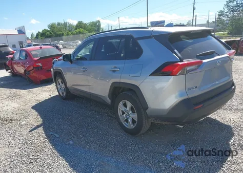 2019 Toyota Rav4 Xle z USA, uszkodzony, nr VIN JTMW1RFV0KD008769